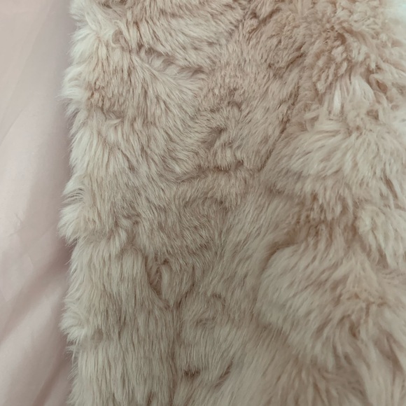 H&M Girls Faux Soft Pink Fur Vest (8-9 years) - Picture 4 of 4